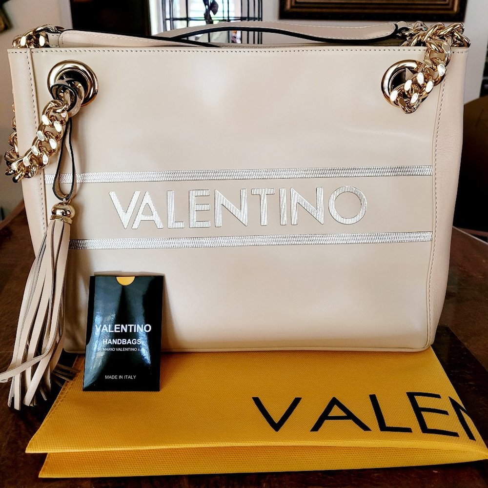 β€οΈ SOLD β€οΈ. Authentic Valentino Leather Cream Shoulder Bag - Picture 1 of 7